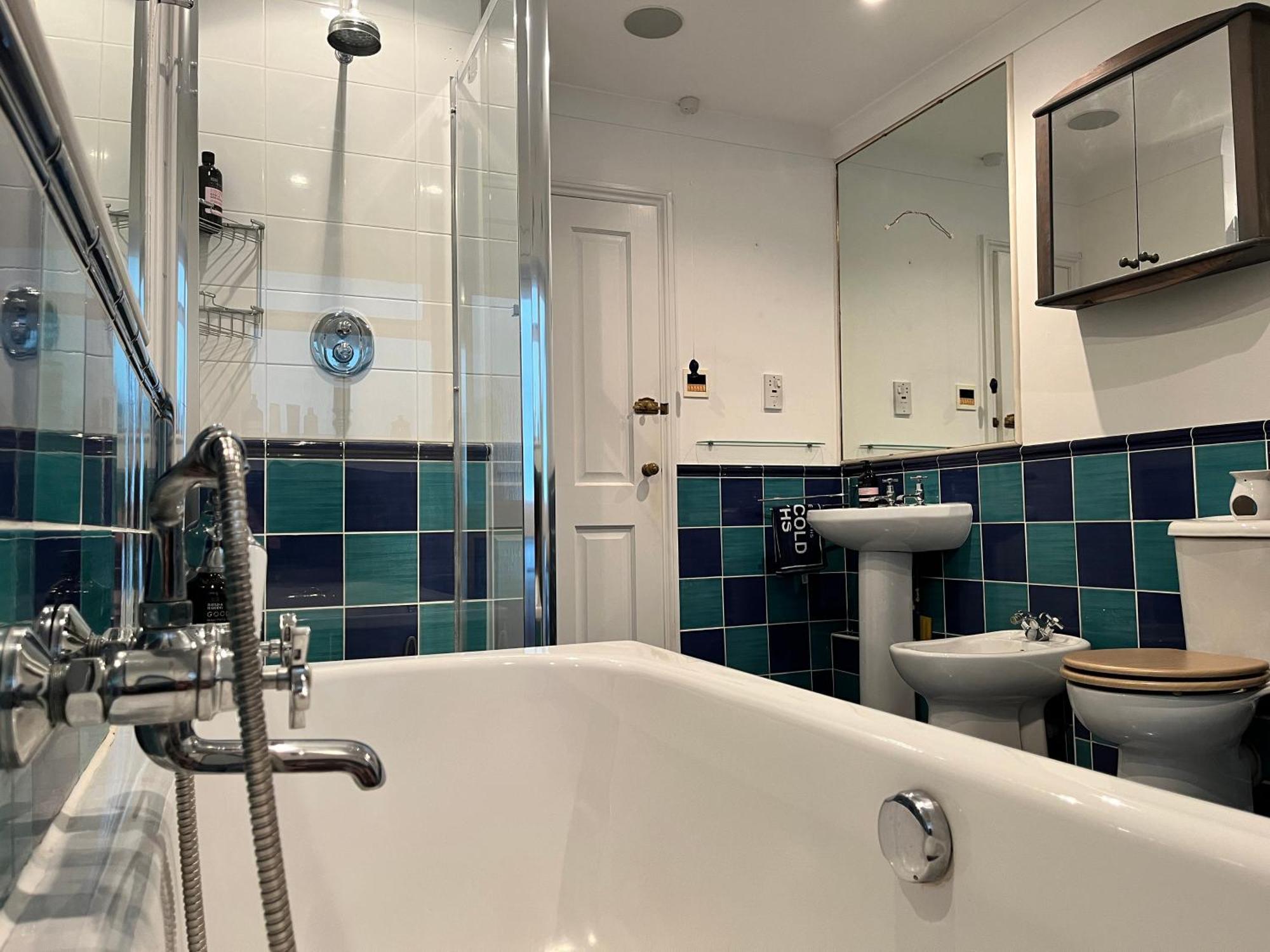 Stay At 'The Elms' In Tranquil Church Norton, Selsey - Ground Floor Bedroom, Own Private Bathroom, Quiet Beach, 2 Acre Garden By The Sea, On Edge Of Wildlife Nature Reserve Exteriér fotografie