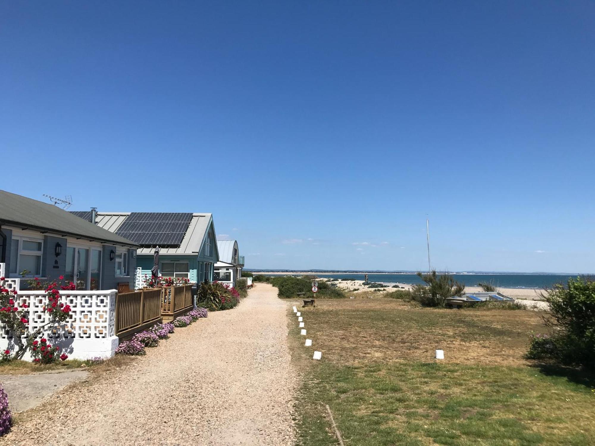 Stay At 'The Elms' In Tranquil Church Norton, Selsey - Ground Floor Bedroom, Own Private Bathroom, Quiet Beach, 2 Acre Garden By The Sea, On Edge Of Wildlife Nature Reserve Exteriér fotografie