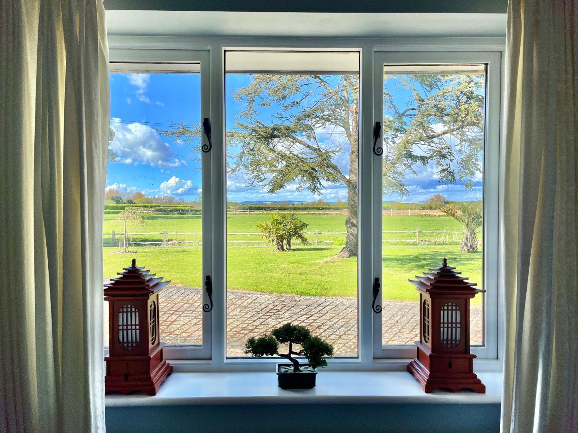 Stay At 'The Elms' In Tranquil Church Norton, Selsey - Ground Floor Bedroom, Own Private Bathroom, Quiet Beach, 2 Acre Garden By The Sea, On Edge Of Wildlife Nature Reserve Exteriér fotografie