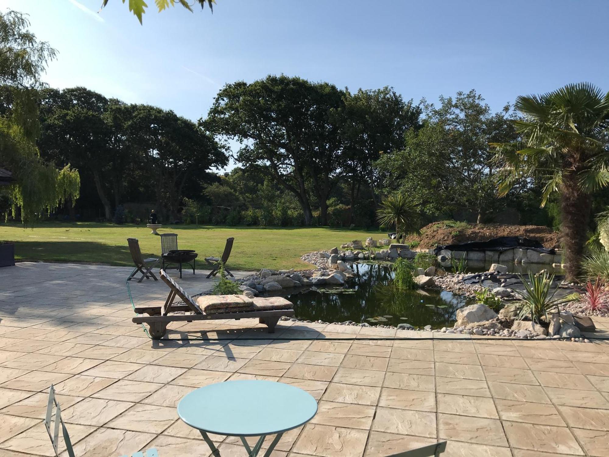 Stay At 'The Elms' In Tranquil Church Norton, Selsey - Ground Floor Bedroom, Own Private Bathroom, Quiet Beach, 2 Acre Garden By The Sea, On Edge Of Wildlife Nature Reserve Exteriér fotografie