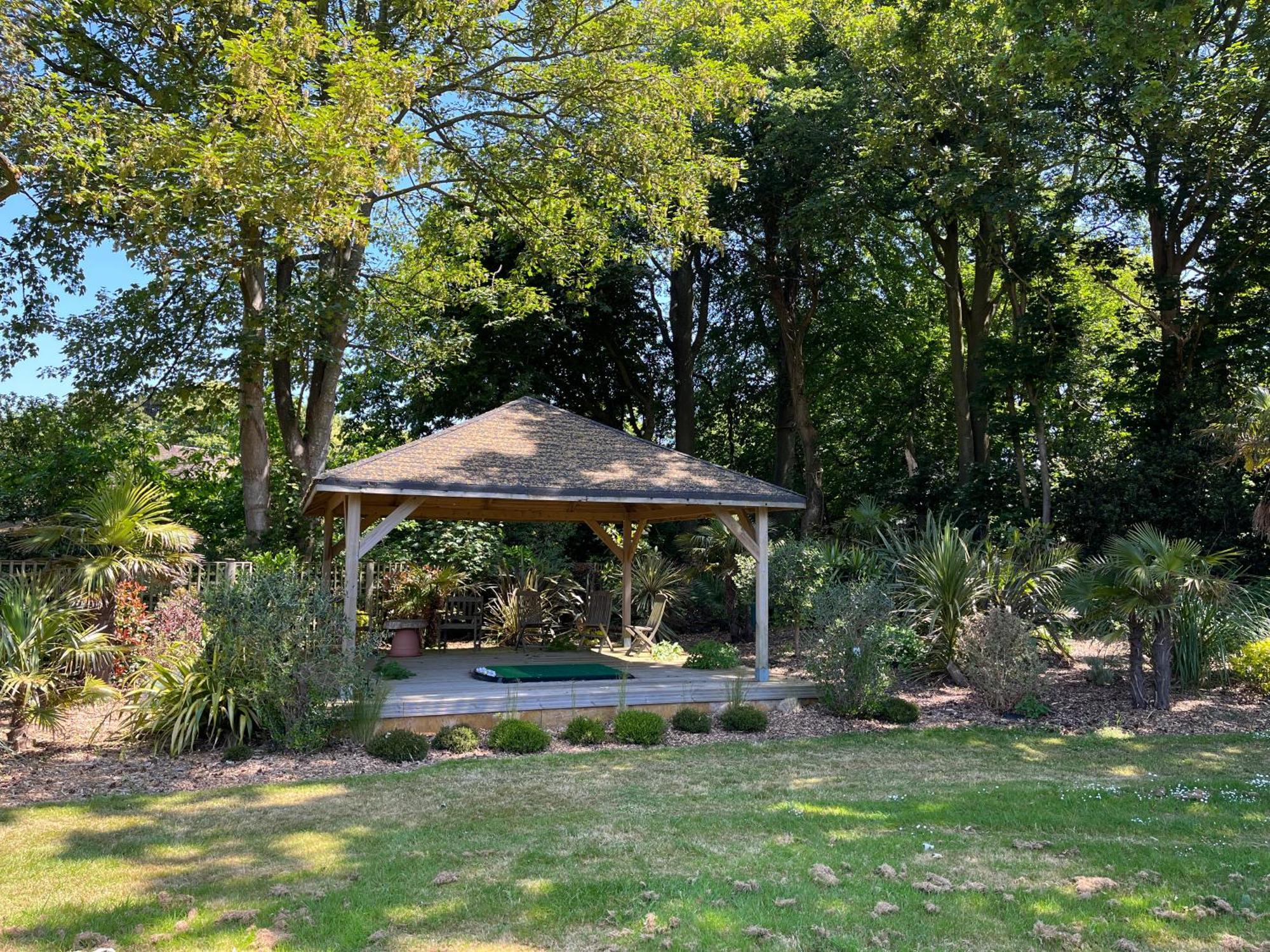 Stay At 'The Elms' In Tranquil Church Norton, Selsey - Ground Floor Bedroom, Own Private Bathroom, Quiet Beach, 2 Acre Garden By The Sea, On Edge Of Wildlife Nature Reserve Exteriér fotografie